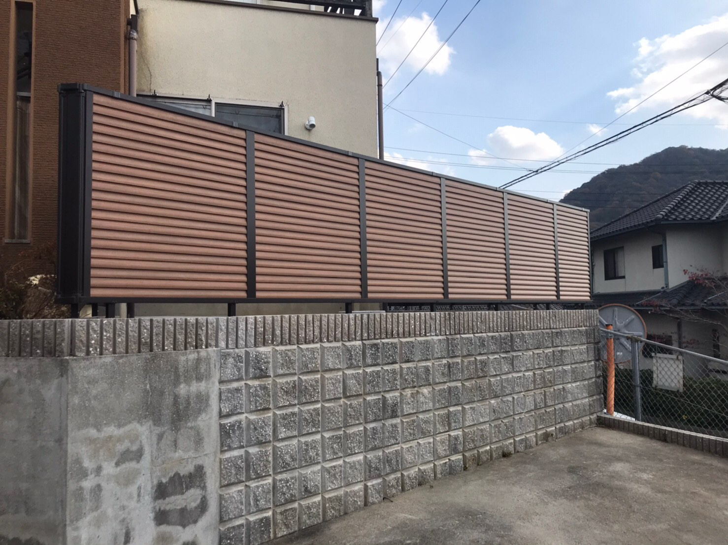目隠しフェンス取付工事(シャトレナM3型・コンクリート打設)